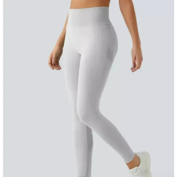 NWOT Seamless Flow High Waisted 7/8 Butt Lifting Leggings - MSRP $50 - Picture 2 of 2